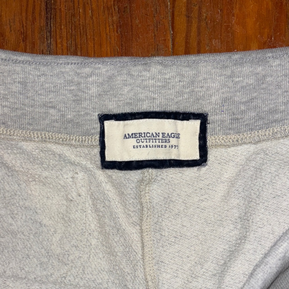 Vintage Y2K American Eagle Outfitters Gray Low Rise Capris - Picture 2 of 4